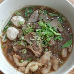 ก๋วยเตี๋ยวหมูน้ำตก  ครัวแม่น้อย จตุโชติ สาขาจตุโชติ