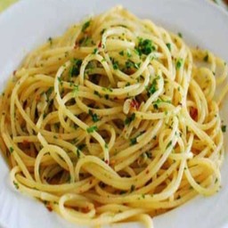 สปาเก็ตตี้ อะกลิโอ โอลิโอ เป็บเปอโรนิโน  การ์ลิค เอ ดี ชิลลี