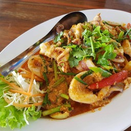 ปลาหมึกผัดผงกระหรี่