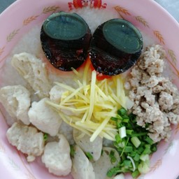 โจ๊กหมูไข่เยี่ยวม้า