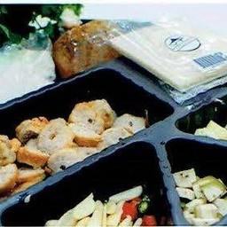 หมูแหนมเนือง6ไม้ น้ำจิ้ม เครื่องเครียง ผักสด