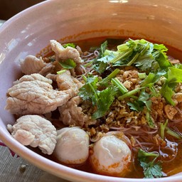 เส้นหมี่ต้มยำ