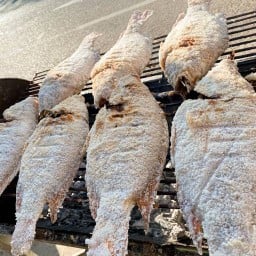 เมี่ยงปลาเผาป้าอึ่ง หน้าบึงสีไฟ