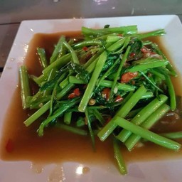 ผัดผักบุ้งไฟแดง