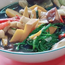 แกงหน่อไม้(เห็ดหูหนู)