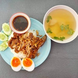 ข้่าวหมูทอด + ไข่ต้มยางมะตูม
