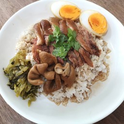 ข้าวขาหมู เนื้อหนังไส้+ไข่