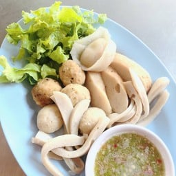 ก๋วยเตี๋ยวลูกชิ้นปลา นายใบ้ (สุพรรณบุรี)