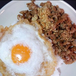 หมูสับกระเทียมราดข้าว