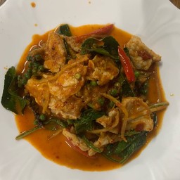 ผัดเผ็ดหมูชิ้น