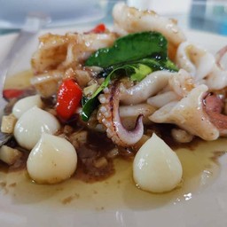 ปลาหมึกผัดกะปิ