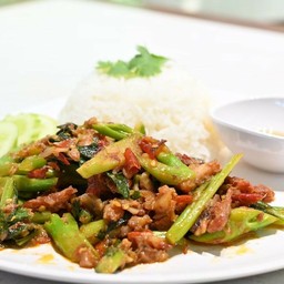 ข้าวคะน้าปลาส้ม