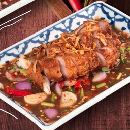 ยำหมูสามชั้นทอด