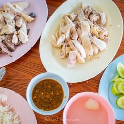 ข้าวมันไก่เปี๊ยก กาญจนบุรี