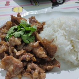ข้าวเนื้อผัดน้ำมันหอย