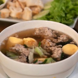 แกงจืดเต้าหู้หมูสับสาหร่าย