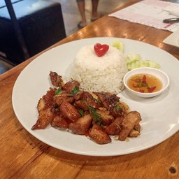 ข้าวกะเพราหมูแดดเดียว