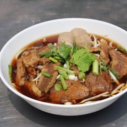 Kokee ก๋วยเตี๋ยวเนื้อตุ๋น หมูตุ๋น 100ปี สูตรก๋ง