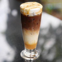 ซอลทิดคาราเมล ลาเต้ มัคคิอาโต้ เย็น