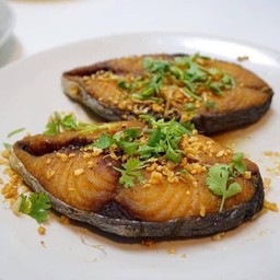 ปลาอินทรีทอดน้ำปลา