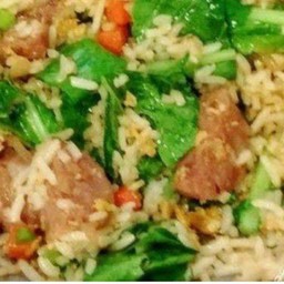 ข้าวผัดแหนมเนื้อ