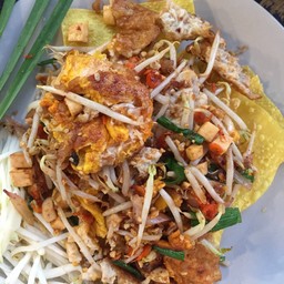 ผัดไทยเกี๊ยวกรอบ