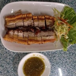 สามชั้นย่างน้ำปลา