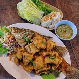 เมี่ยงปลากะพงทอด