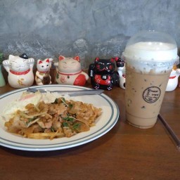 บ้านแม่กาแฟและป้าชูอาหารตามสั่ง