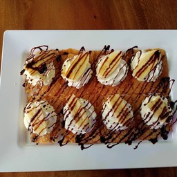 โรตี ธิชชูวิปครีม+กล้วย+ช็อคโกแลต