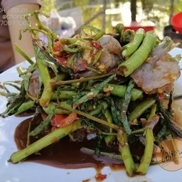 ตำกระเฉดกุ้งสด
