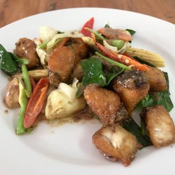 ปลากะพงทอดผัดเขียวหวาน