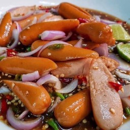 ยำไส้กรอก
