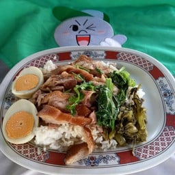 เอกข้าวขาหมู ก๋วยเตี๋ยวไก่มะระ หมูน้ำตก