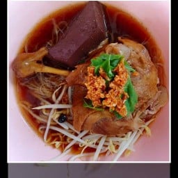 วุฒิ โอชา ก๋วยเตี๋ยวเป็ด