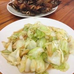 ผัดกะหล่ำน้ำปลา