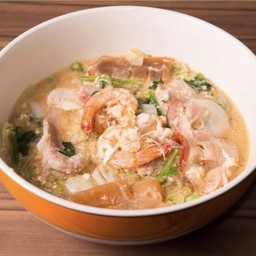 สุกี้น้ำรวมมิตรกุ้ง+หมู+ไก่เบคอน