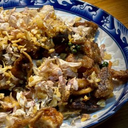 เห็ดรวมทอดคั่วกระเทียมพริกไทย