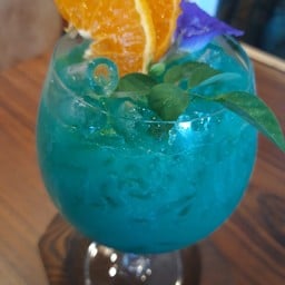 ทู เอเลฟเฟ่น คาเฟ่ โทร 0642628293