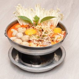 ก๋วยเตี๋ยว อาโป้ หม้อไฟ สาขาตลาดโพธิ์จันทร์