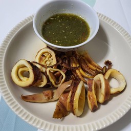 หมึกสดย่างคุณยุ้ย ตลาดนัดทุ่งปอ