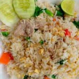 ข้าวผัดเนื้อ