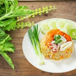 ข้าวผัดปลาหมึก