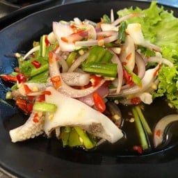 ยำปลาหมึกสด