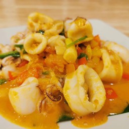 ปลาหมึกผัดไข่เค็ม