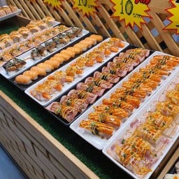 ซูชิ เบริ์นไฟ  By ออมจัง ตลาด88 ก่อนถึงวัดสพานสูง