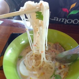 ก๋วยเตี๋ยวกะทิไก่