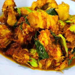 ผัดเผ็ดหมูสามชั้นสตอ