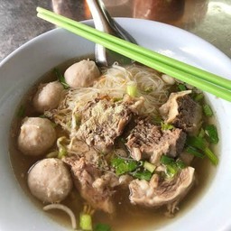ก๋วยเตี๋ยวลูกชิ้นเนื้อโกเด้ง