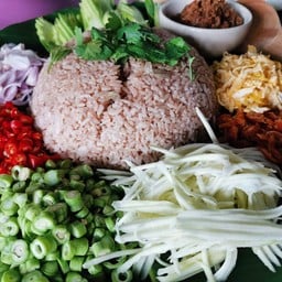 ข้าวคลุกกะปิถาดไก่